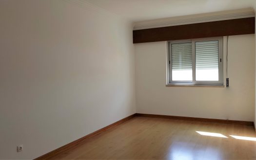 2 Bed Apartment Linda-a-velha