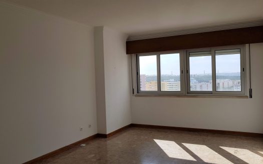 2 Bed Apartment Linda-a-velha
