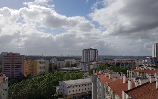 2 Bed Apartment Linda-a-velha