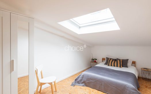 Moradia T2 com Charme em Rua Típica | Próximo da Assembleia da República e Praça das Flores