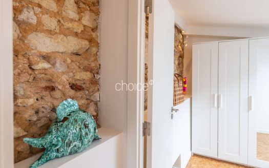 Moradia T2 com Charme em Rua Típica | Próximo da Assembleia da República e Praça das Flores