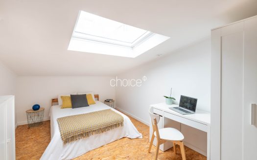 Moradia T2 com Charme em Rua Típica | Próximo da Assembleia da República e Praça das Flores