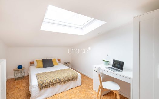 Moradia T2 com Charme em Rua Típica | Próximo da Assembleia da República e Praça das Flores