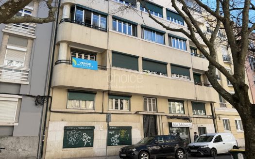 T3+1 de Charme com 150m² | Av. Elias Garcia | Ao lado da Gulbenkian | Para Remodelar