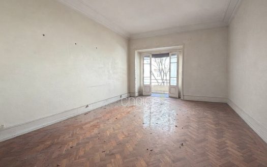 T3+1 de Charme com 150m² | Av. Elias Garcia | Ao lado da Gulbenkian | Para Remodelar