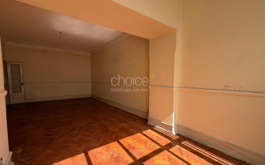 T3+1 de Charme com 150m² | Av. Elias Garcia | Ao lado da Gulbenkian | Para Remodelar