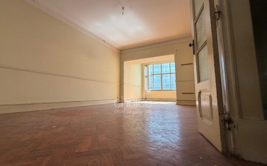T3+1 de Charme com 150m² | Av. Elias Garcia | Ao lado da Gulbenkian | Para Remodelar