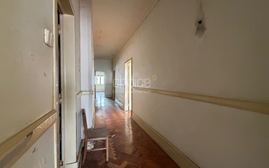 T3+1 de Charme com 150m² | Av. Elias Garcia | Ao lado da Gulbenkian | Para Remodelar