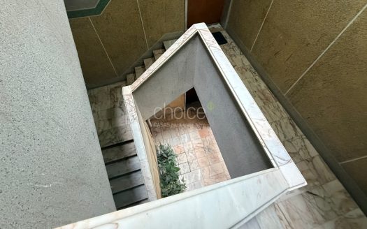 T2 Totalmente Remodelado com Varanda | Excelente Luz Natural | Agualva-Cacém