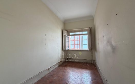 T3+1 de Charme com 150m² | Av. Elias Garcia | Ao lado da Gulbenkian | Para Remodelar