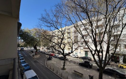 T3+1 de Charme com 150m² | Av. Elias Garcia | Ao lado da Gulbenkian | Para Remodelar